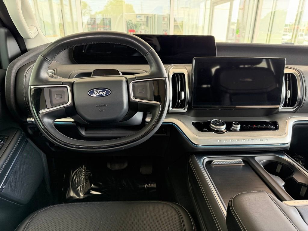 2025 Ford Expedition — rear three-quarter view
