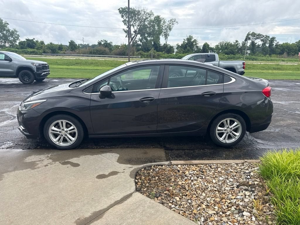 2017 Chevrolet Cruze — detail view