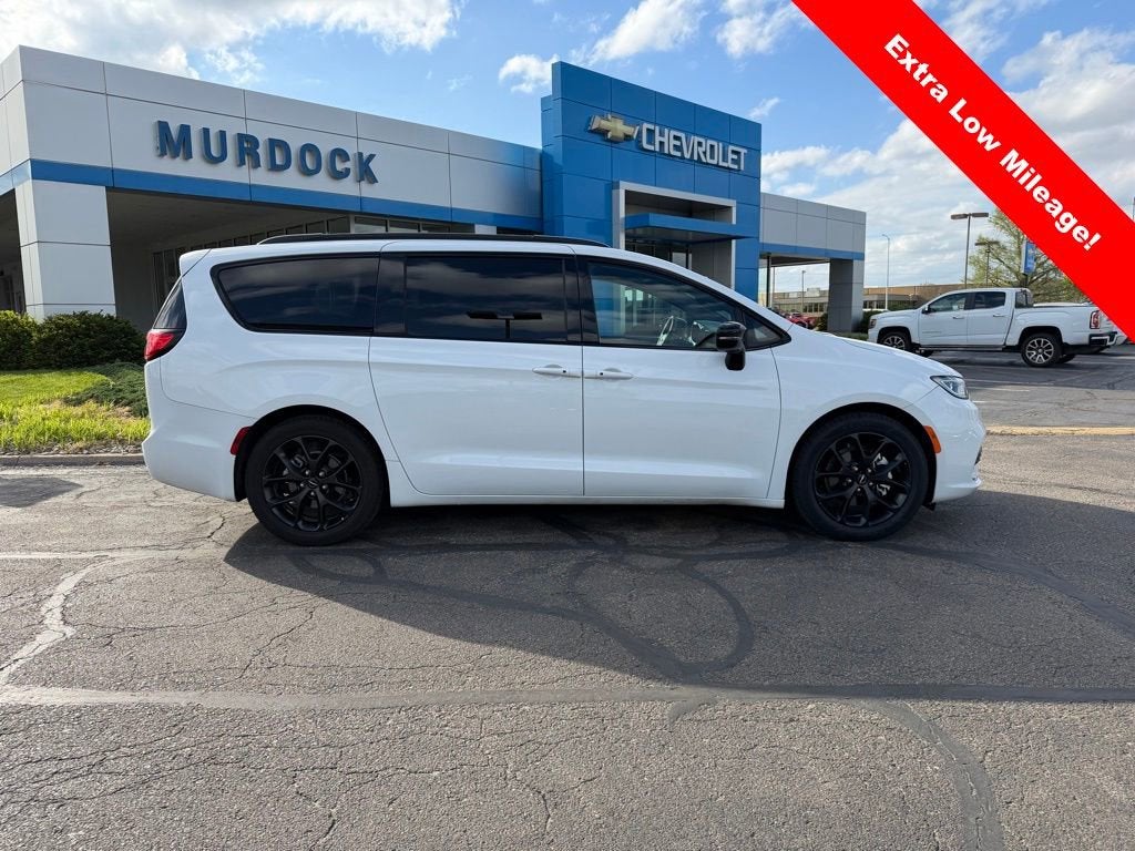 2025 Chrysler Pacifica Limited in White — front three-quarter view